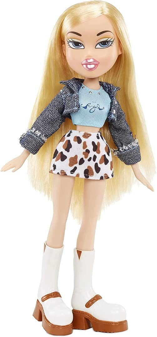 Bratz 20 Yearz Anniversary Edition Cloe Doll - 2 Outfits, Accessories & Holographic Poster - Ages 7+ - Image 3