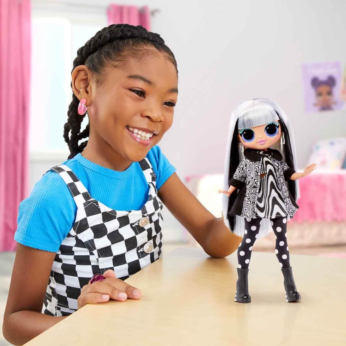 L.O.L. Surprise! O.M.G. Groovy Babe Fashion Doll with Multiple Surprises and Fabulous Accessories – Great Gift for Kids Ages 4+ - Image 4